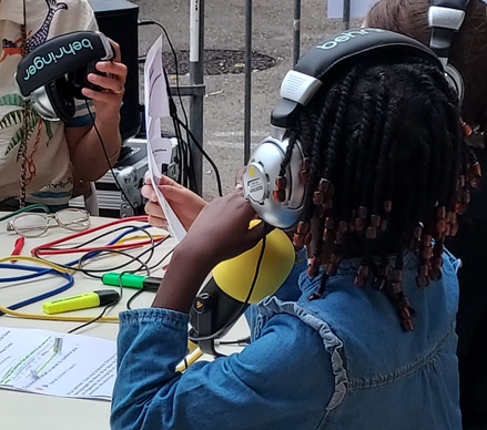 Une webradio dans une fête d'école